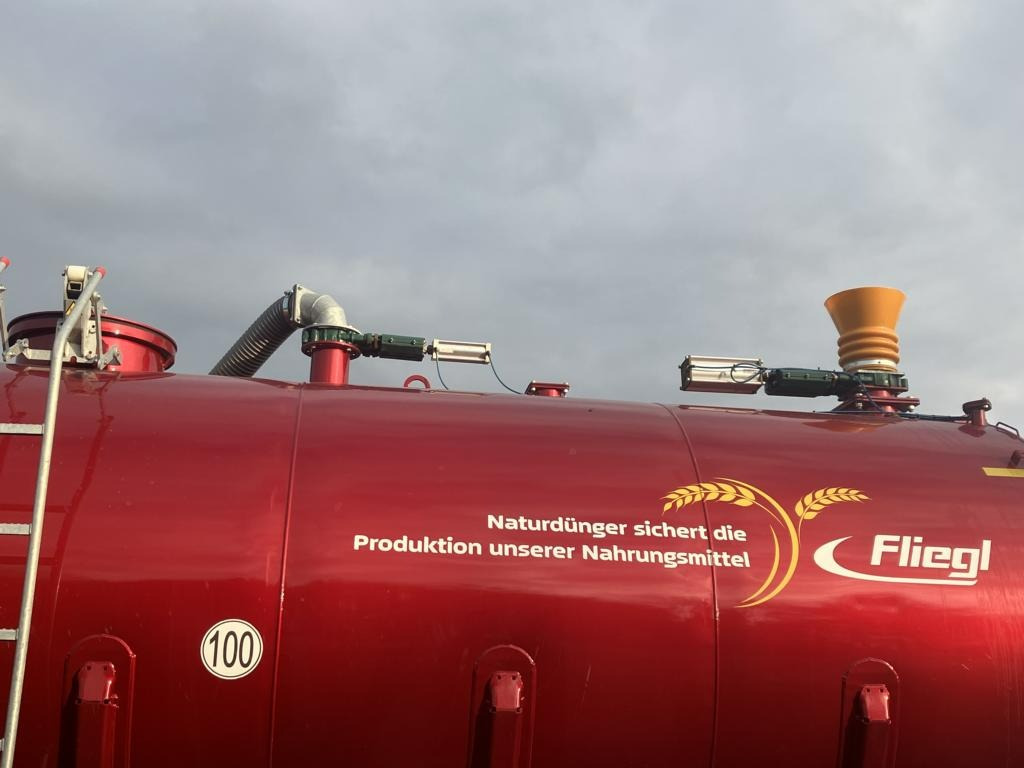 Fliegl STF 27500 TRUCK-LINE - Oprema za gnojenje: slika Fliegl STF 27500 TRUCK-LINE - Oprema za gnojenje Fliegl STF 27500 TRUCK-LINE - Oprema za gnojenje: slika Fliegl STF 27500 TRUCK-LINE - Oprema za gnojenje