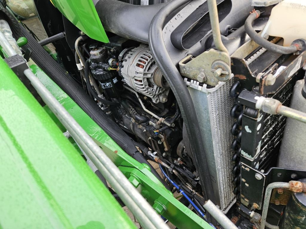 John Deere 4720 - Općinski traktor: slika John Deere 4720 - Općinski traktor John Deere 4720 - Općinski traktor: slika John Deere 4720 - Općinski traktor