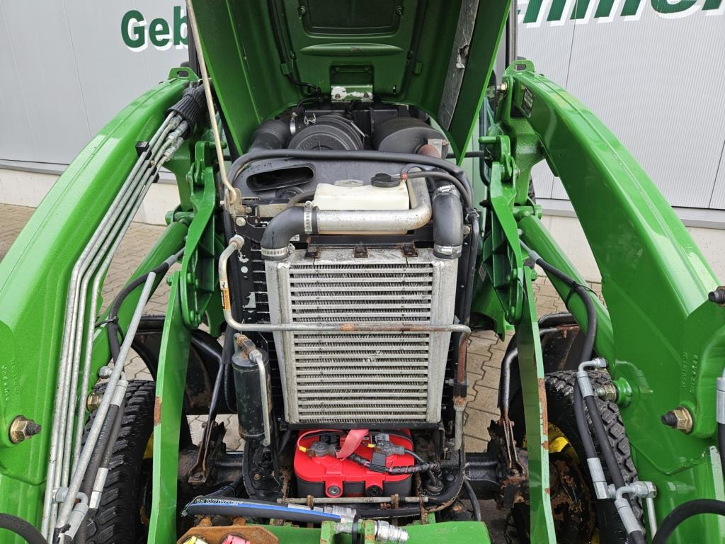 John Deere 4720 - Općinski traktor: slika John Deere 4720 - Općinski traktor John Deere 4720 - Općinski traktor: slika John Deere 4720 - Općinski traktor