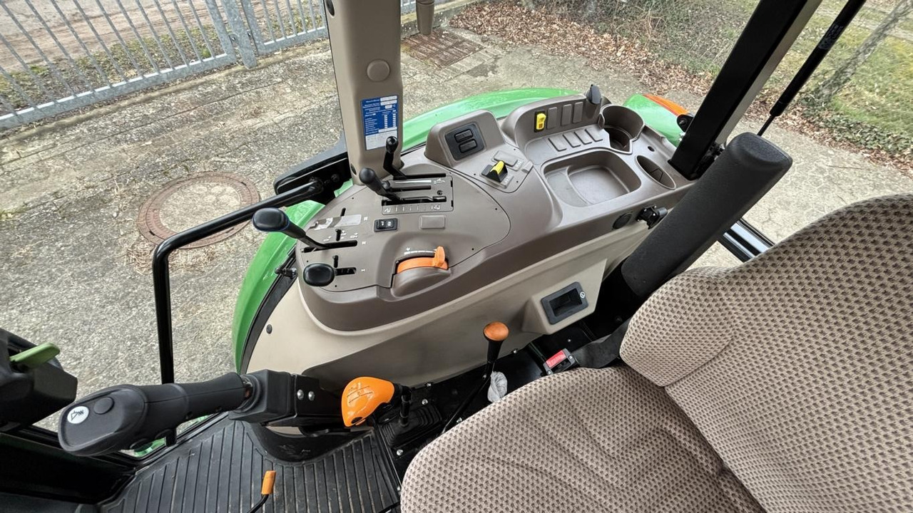 Traktor John Deere 5075E STUFE V: slika Traktor John Deere 5075E STUFE V