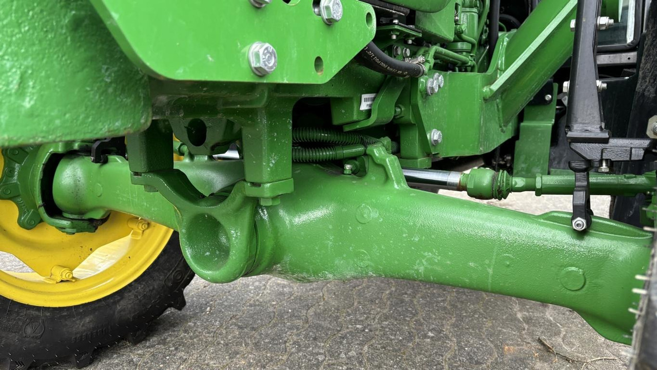 Traktor John Deere 5075E STUFE V: slika Traktor John Deere 5075E STUFE V