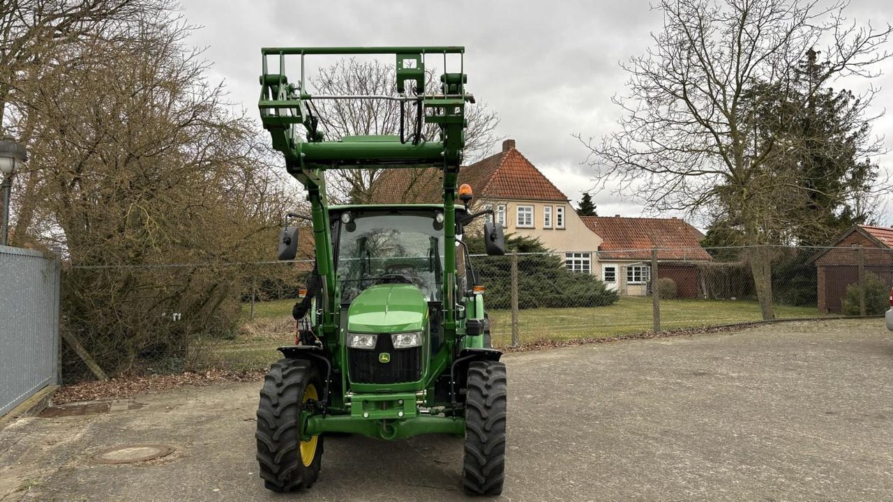 Traktor John Deere 5075E STUFE V: slika Traktor John Deere 5075E STUFE V