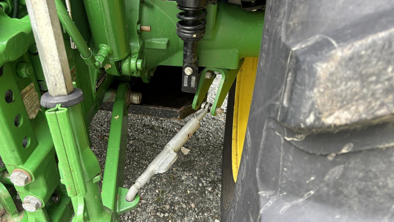 Općinski traktor John Deere 6120M: slika Općinski traktor John Deere 6120M