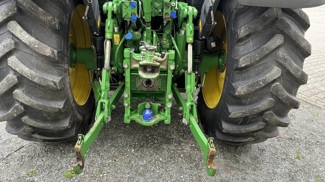 Općinski traktor John Deere 6120M: slika Općinski traktor John Deere 6120M