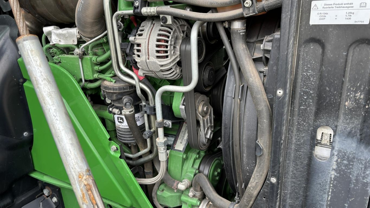 Općinski traktor John Deere 6120M: slika Općinski traktor John Deere 6120M