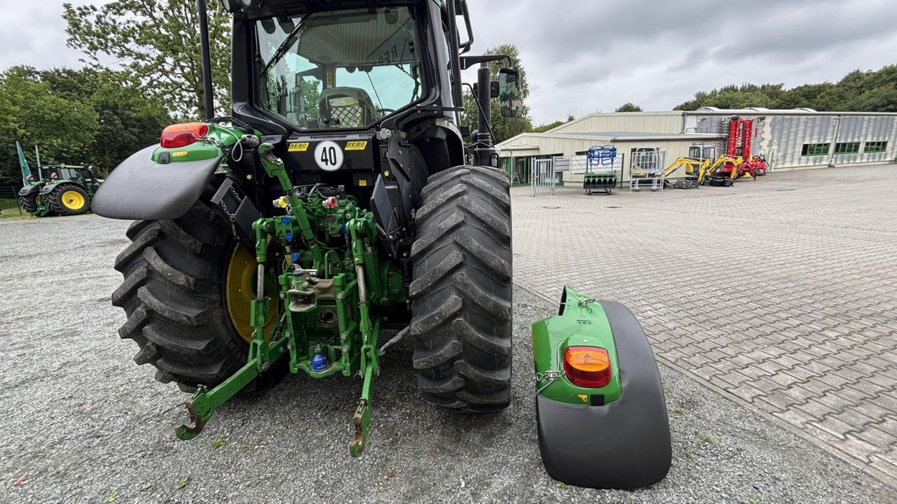 Općinski traktor John Deere 6120M: slika Općinski traktor John Deere 6120M