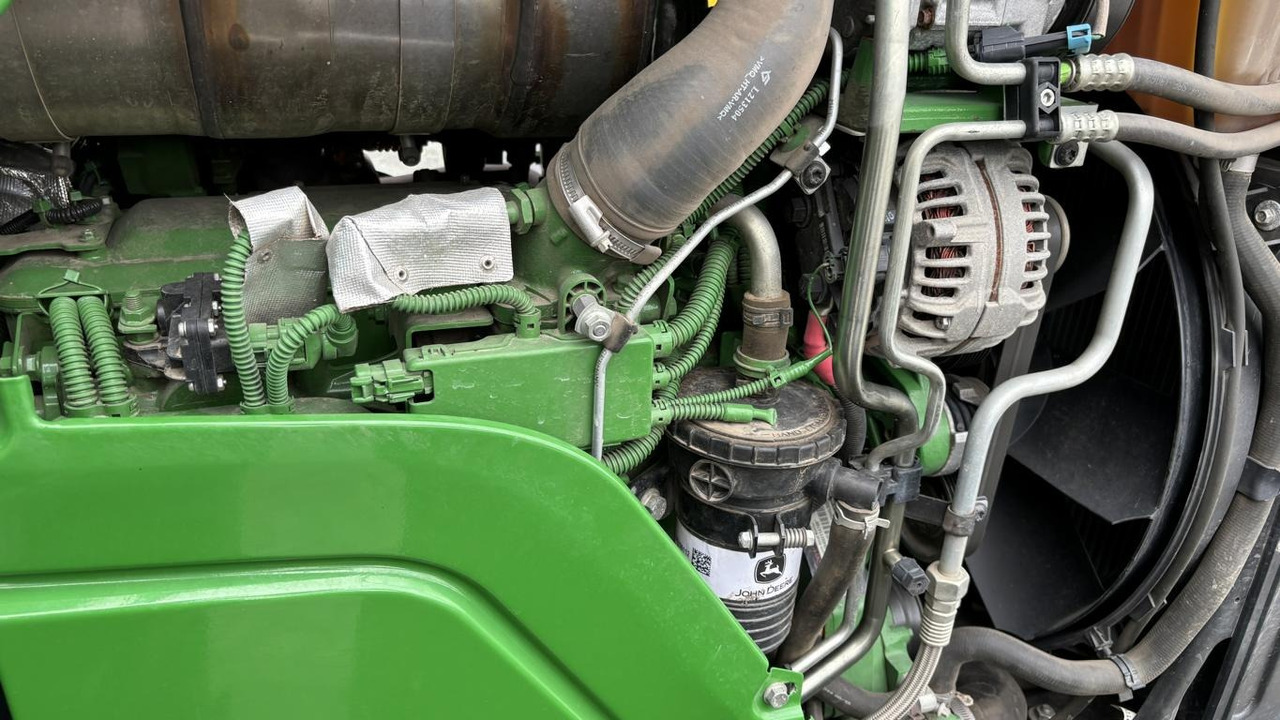 Općinski traktor John Deere 6120M: slika Općinski traktor John Deere 6120M