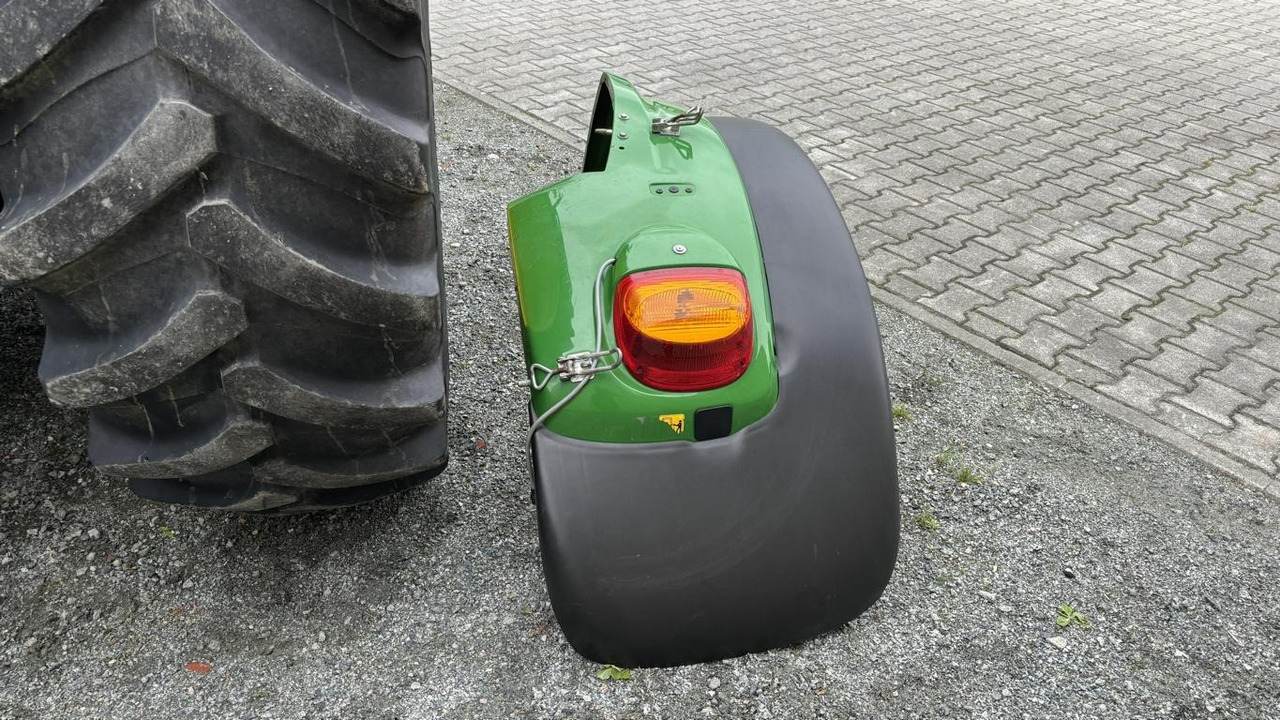 Općinski traktor John Deere 6120M: slika Općinski traktor John Deere 6120M