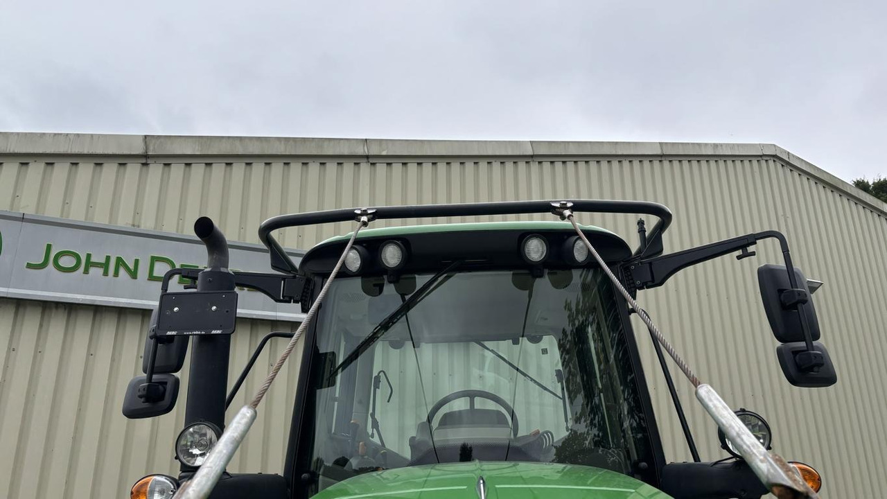 Općinski traktor John Deere 6120M: slika Općinski traktor John Deere 6120M