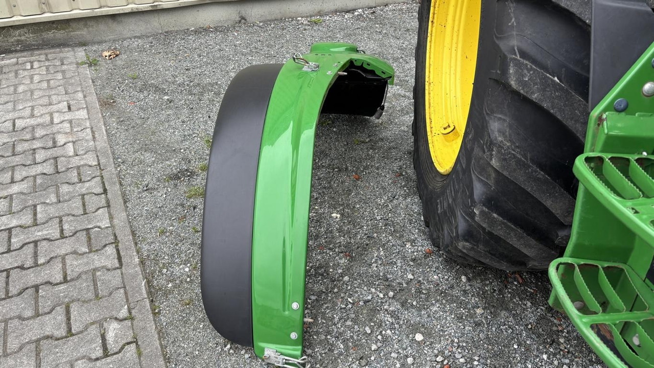 Općinski traktor John Deere 6120M: slika Općinski traktor John Deere 6120M