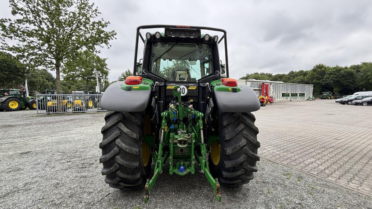 Općinski traktor John Deere 6120M: slika Općinski traktor John Deere 6120M