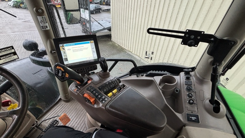 John Deere 6230 R - Traktor: slika John Deere 6230 R - Traktor John Deere 6230 R - Traktor: slika John Deere 6230 R - Traktor