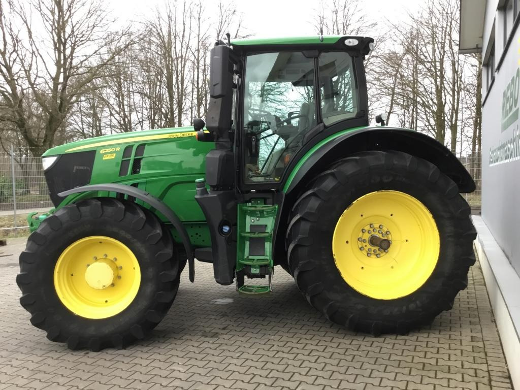 Zakup John Deere 6250R John Deere 6250R: slika Zakup John Deere 6250R John Deere 6250R