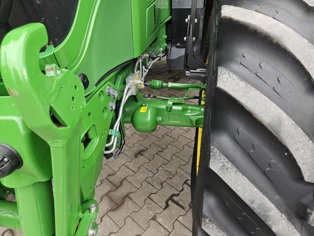 Traktor John Deere 6R185: slika Traktor John Deere 6R185