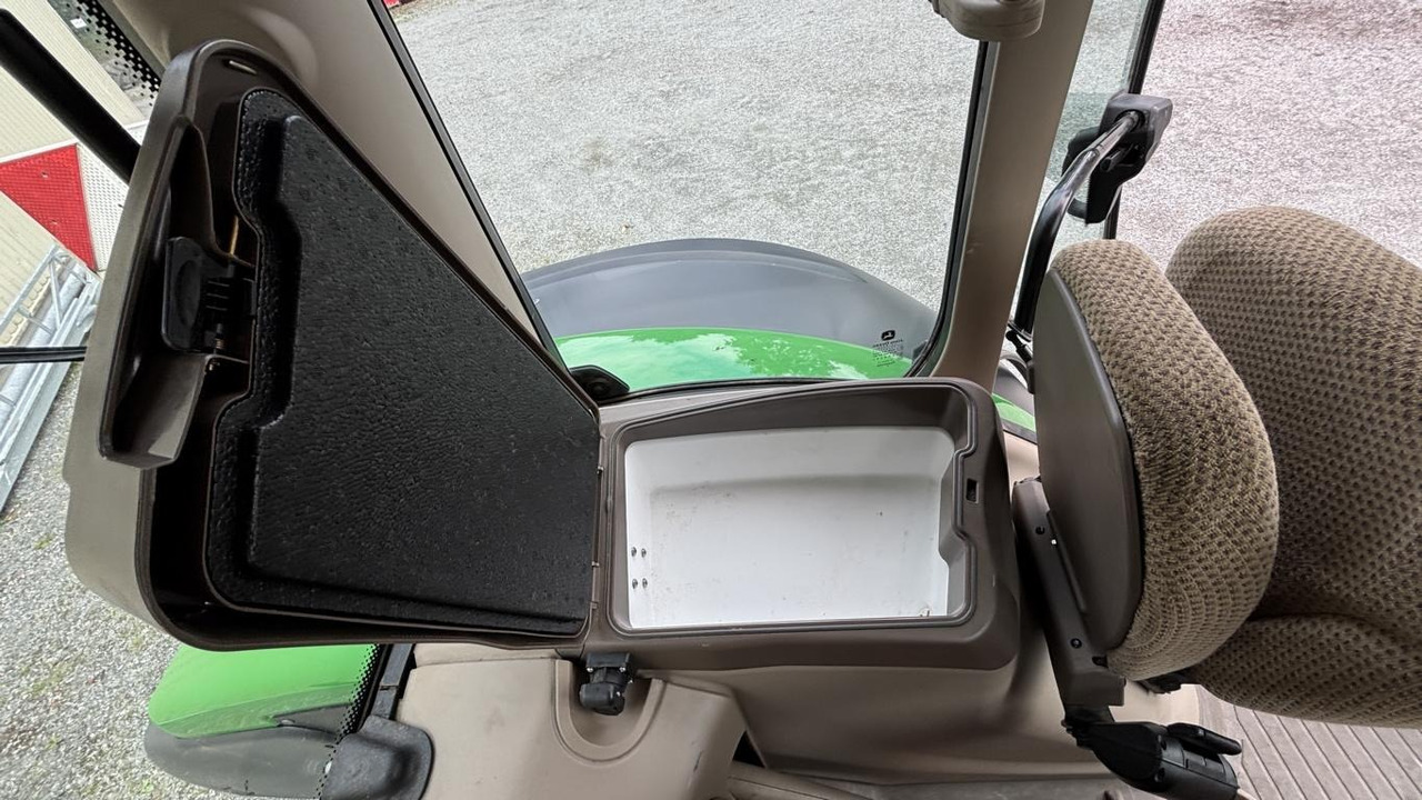 John Deere 6R195 - Traktor: slika John Deere 6R195 - Traktor John Deere 6R195 - Traktor: slika John Deere 6R195 - Traktor