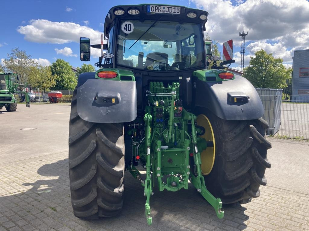 Traktor John Deere 6R215: slika Traktor John Deere 6R215