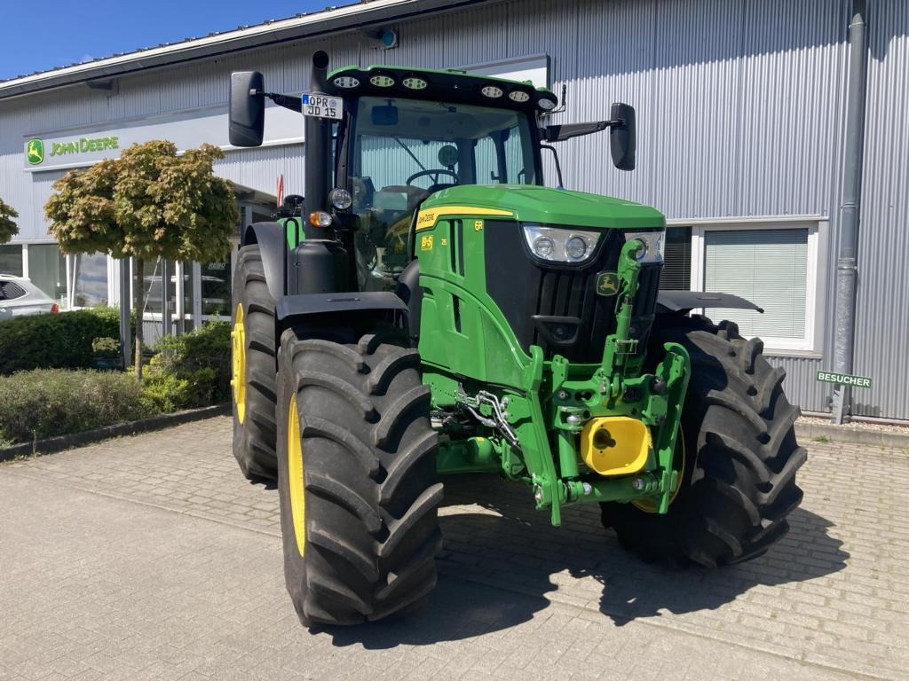 Traktor John Deere 6R215: slika Traktor John Deere 6R215