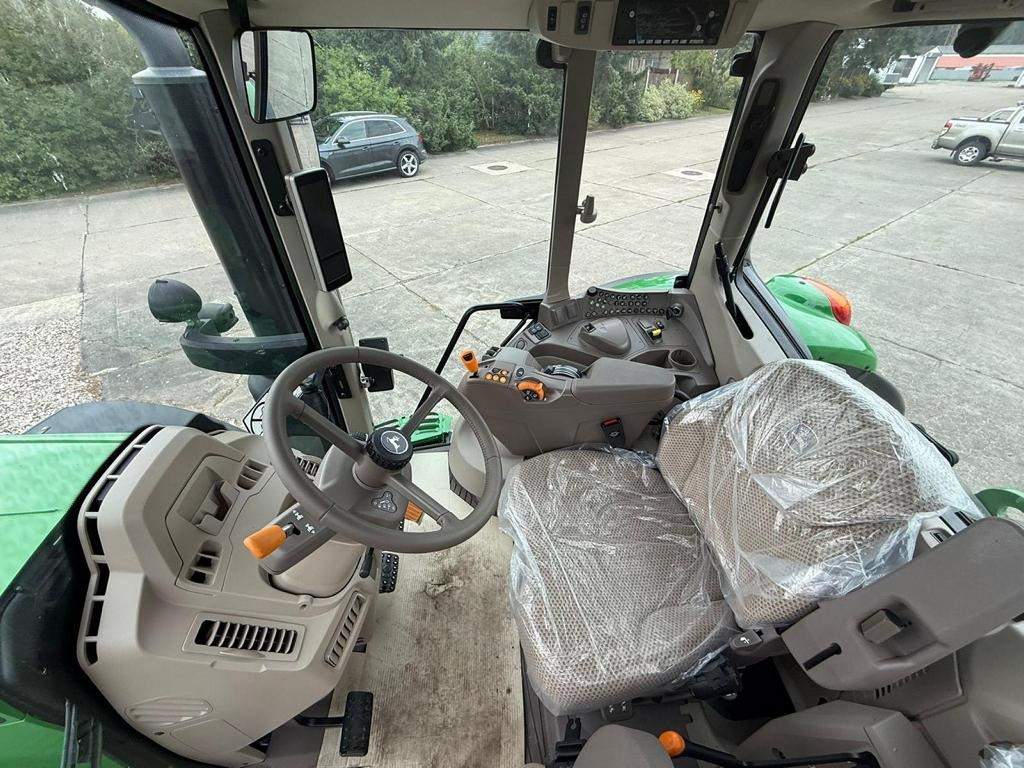 John Deere TRAKTOR 6195M MIT KABINE - Traktor: slika John Deere TRAKTOR 6195M MIT KABINE - Traktor John Deere TRAKTOR 6195M MIT KABINE - Traktor: slika John Deere TRAKTOR 6195M MIT KABINE - Traktor