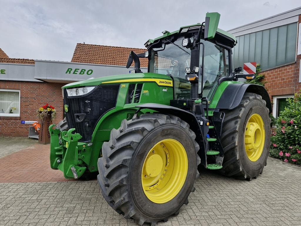 John Deere TRAKTOR 7R330 - Traktor: slika John Deere TRAKTOR 7R330 - Traktor John Deere TRAKTOR 7R330 - Traktor: slika John Deere TRAKTOR 7R330 - Traktor