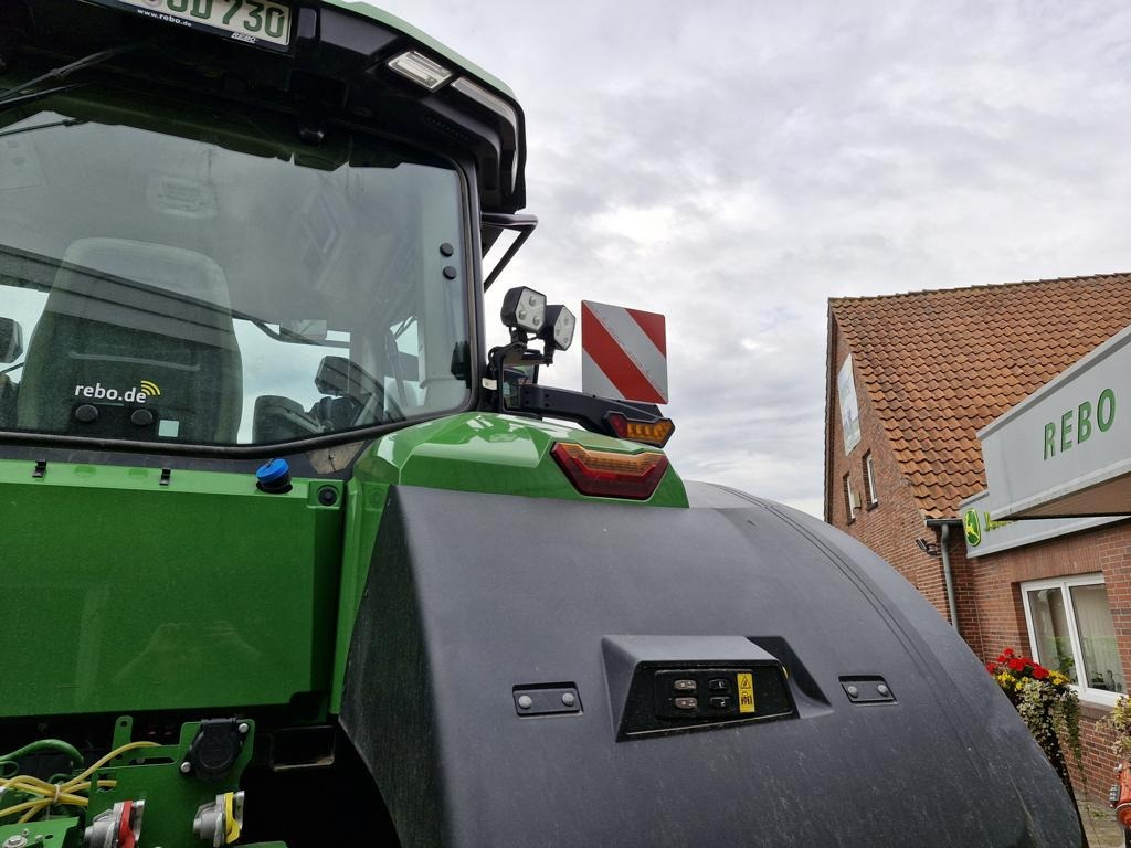 John Deere TRAKTOR 7R330 - Traktor: slika John Deere TRAKTOR 7R330 - Traktor John Deere TRAKTOR 7R330 - Traktor: slika John Deere TRAKTOR 7R330 - Traktor
