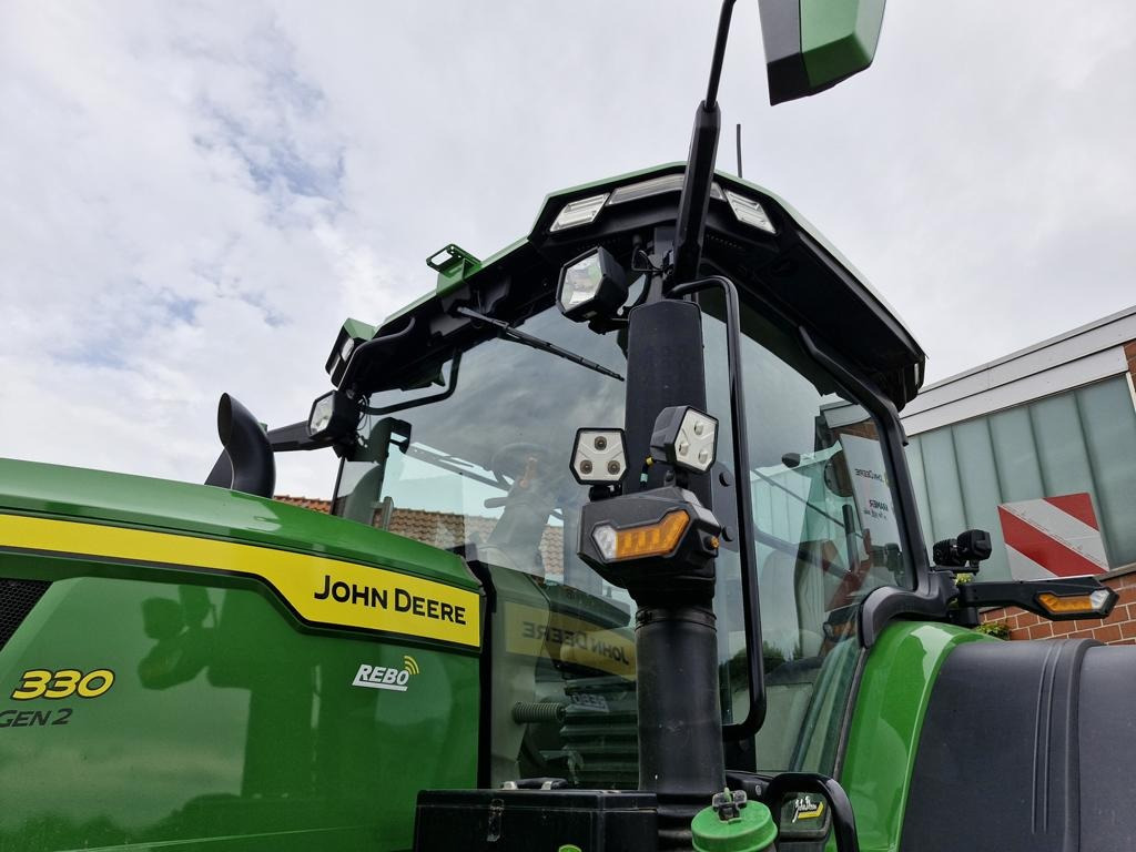 John Deere TRAKTOR 7R330 - Traktor: slika John Deere TRAKTOR 7R330 - Traktor John Deere TRAKTOR 7R330 - Traktor: slika John Deere TRAKTOR 7R330 - Traktor
