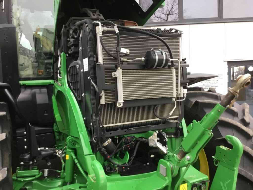 John Deere TRAKTOR 7R330 - Traktor: slika John Deere TRAKTOR 7R330 - Traktor John Deere TRAKTOR 7R330 - Traktor: slika John Deere TRAKTOR 7R330 - Traktor