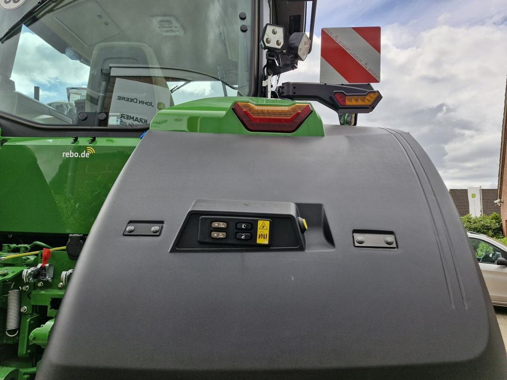 John Deere TRAKTOR 7R330 - Traktor: slika John Deere TRAKTOR 7R330 - Traktor John Deere TRAKTOR 7R330 - Traktor: slika John Deere TRAKTOR 7R330 - Traktor
