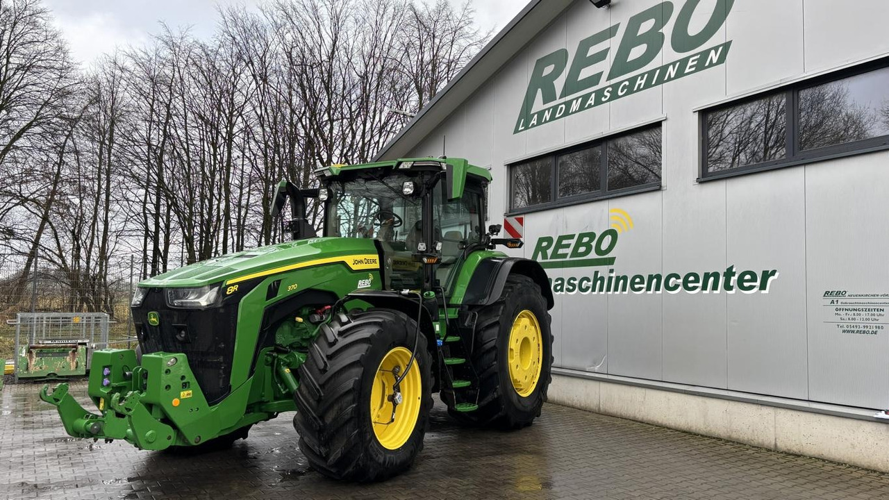 John Deere TRAKTOR 8R370 - Traktor: slika John Deere TRAKTOR 8R370 - Traktor John Deere TRAKTOR 8R370 - Traktor: slika John Deere TRAKTOR 8R370 - Traktor
