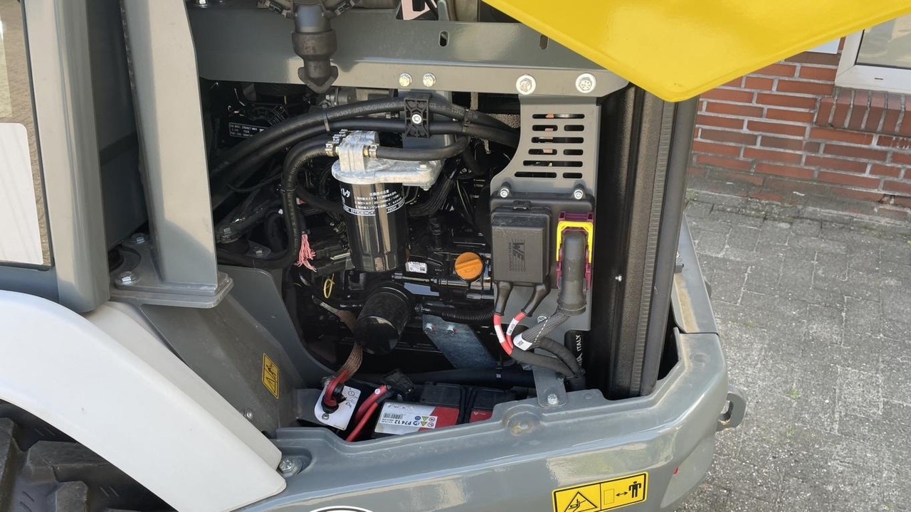 Novi Utovarivač na kotačima Kramer 5040: slika Novi Utovarivač na kotačima Kramer 5040