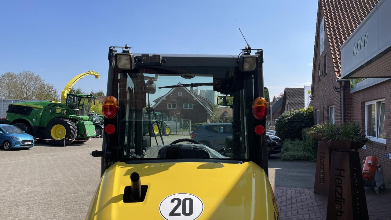 Novi Utovarivač na kotačima Kramer 5040: slika Novi Utovarivač na kotačima Kramer 5040