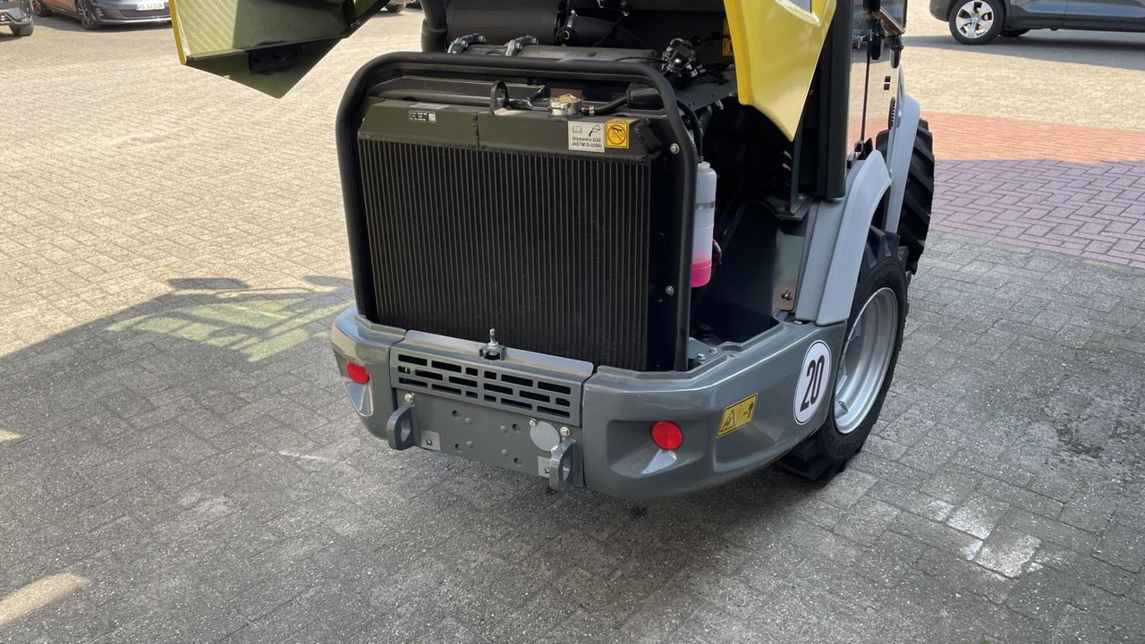 Novi Utovarivač na kotačima Kramer 5040: slika Novi Utovarivač na kotačima Kramer 5040