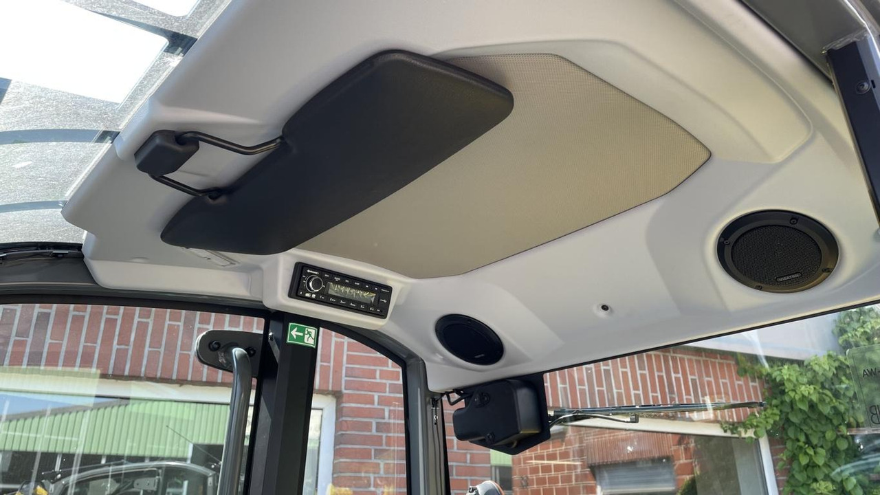 Novi Utovarivač na kotačima Kramer 5040: slika Novi Utovarivač na kotačima Kramer 5040