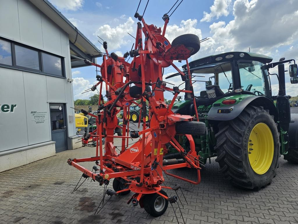 Kuhn GF 8702 - Prevrtač sijena/ Grabulje: slika Kuhn GF 8702 - Prevrtač sijena/ Grabulje Kuhn GF 8702 - Prevrtač sijena/ Grabulje: slika Kuhn GF 8702 - Prevrtač sijena/ Grabulje