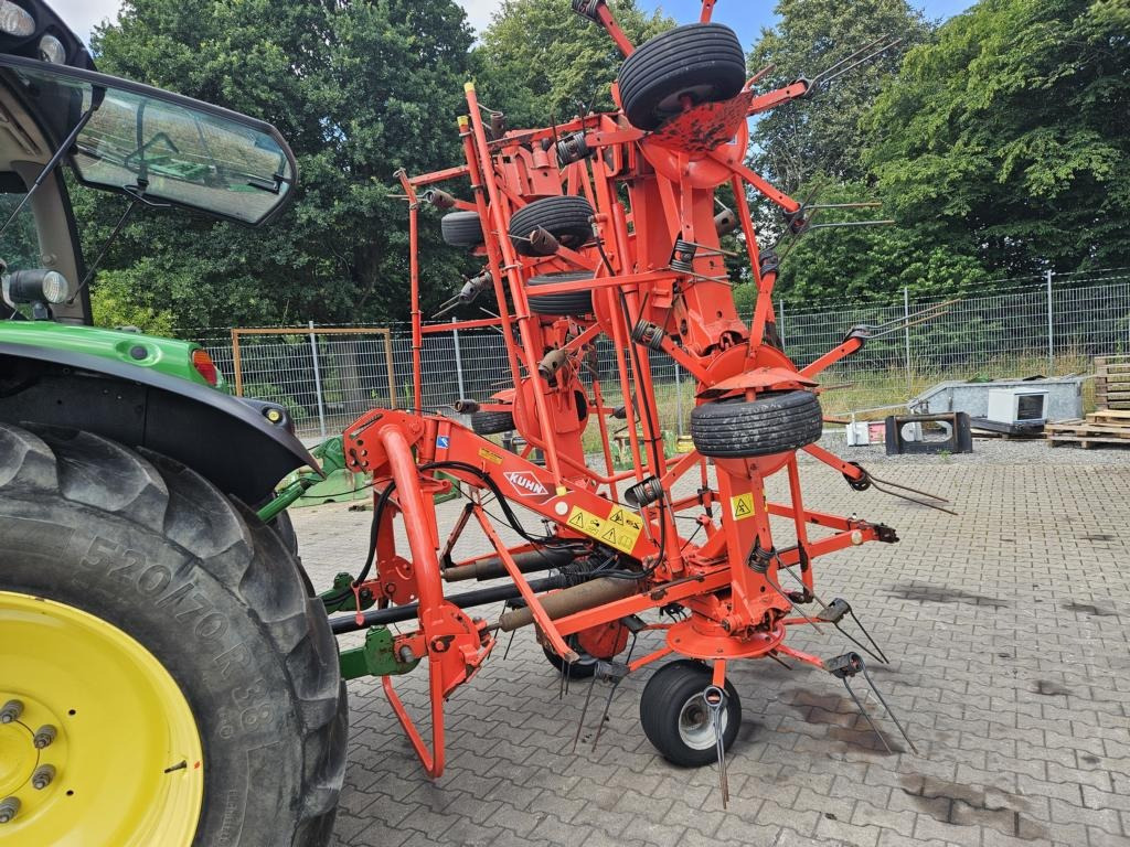 Kuhn GF8702 - Prevrtač sijena/ Grabulje: slika Kuhn GF8702 - Prevrtač sijena/ Grabulje Kuhn GF8702 - Prevrtač sijena/ Grabulje: slika Kuhn GF8702 - Prevrtač sijena/ Grabulje
