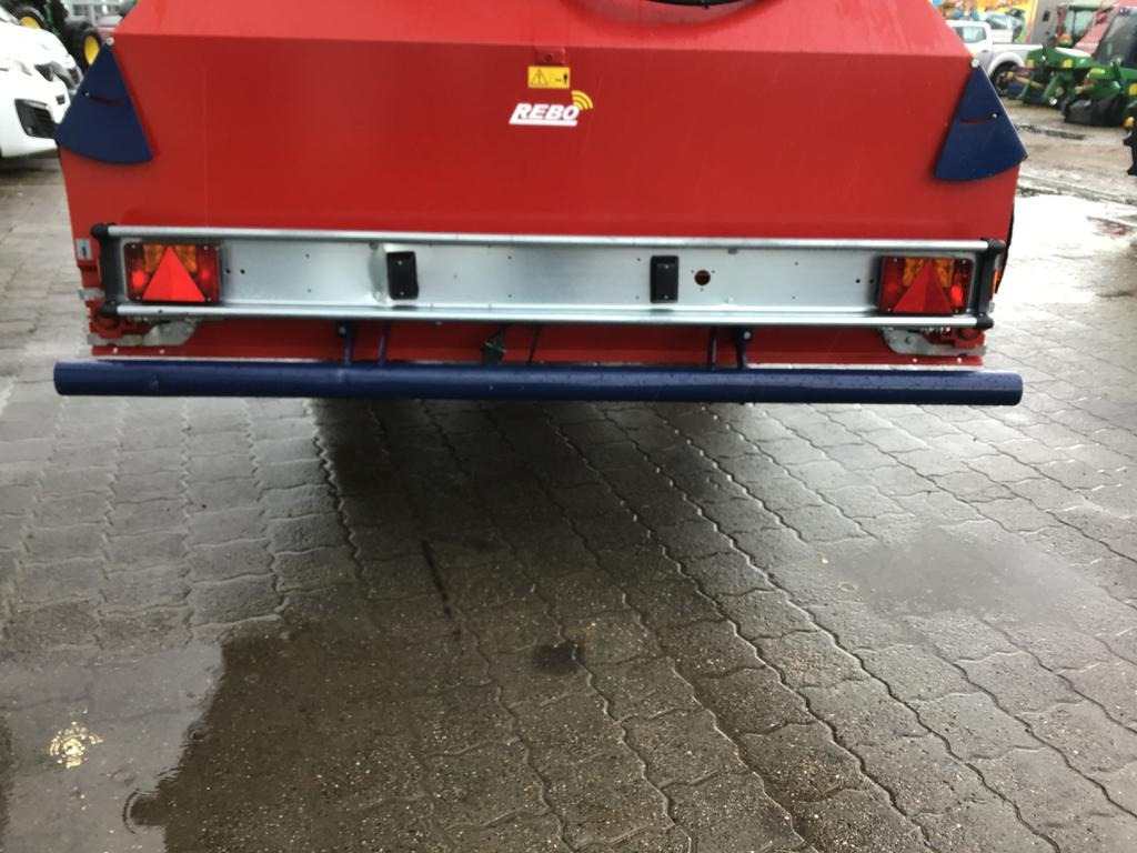 Mayer VM-18 DUO T - Vagon-miješalica za krmivo: slika Mayer VM-18 DUO T - Vagon-miješalica za krmivo Mayer VM-18 DUO T - Vagon-miješalica za krmivo: slika Mayer VM-18 DUO T - Vagon-miješalica za krmivo