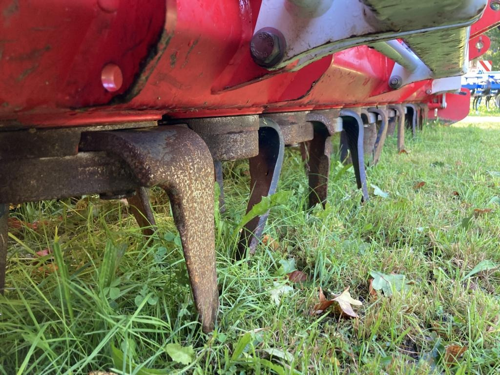 Pöttinger LION 403 C - Drljača: slika Pöttinger LION 403 C - Drljača Pöttinger LION 403 C - Drljača: slika Pöttinger LION 403 C - Drljača