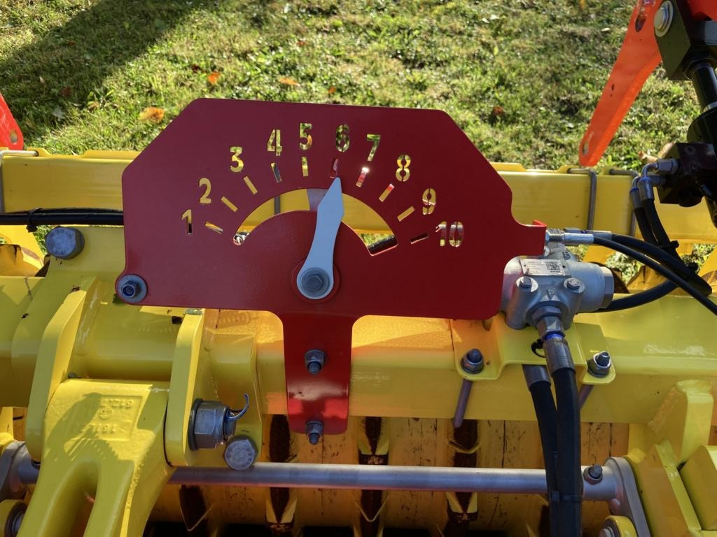 Pöttinger LION 403 C - Drljača: slika Pöttinger LION 403 C - Drljača Pöttinger LION 403 C - Drljača: slika Pöttinger LION 403 C - Drljača