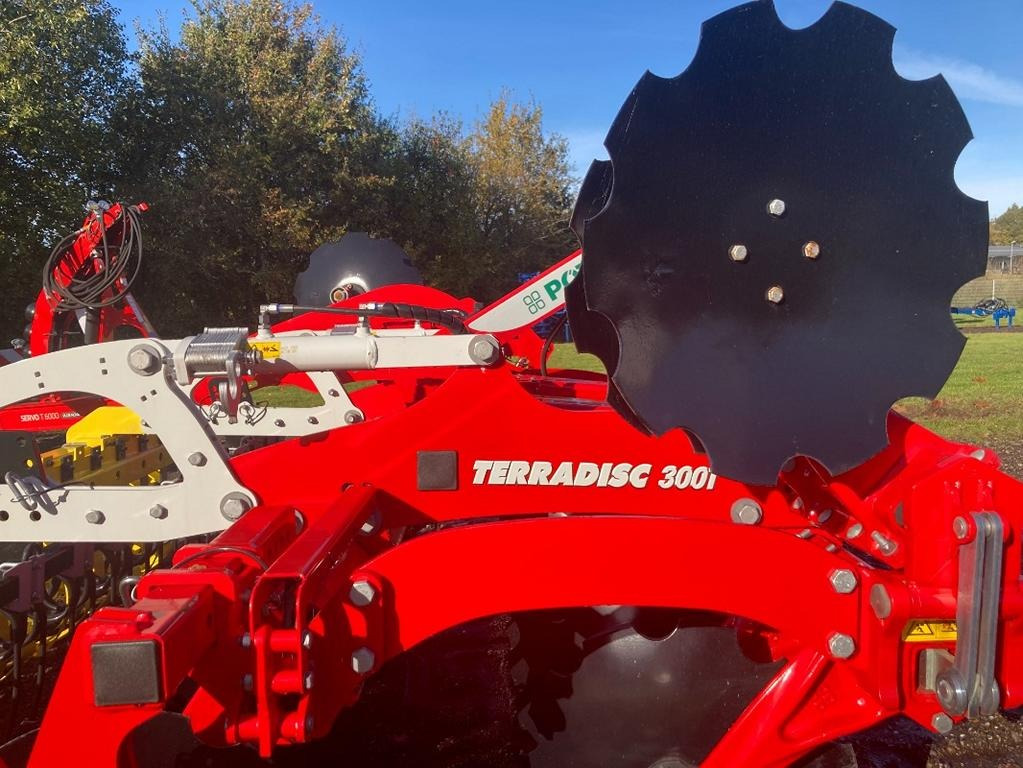 Pöttinger TERRADISC 3001 - Tanjurača: slika Pöttinger TERRADISC 3001 - Tanjurača Pöttinger TERRADISC 3001 - Tanjurača: slika Pöttinger TERRADISC 3001 - Tanjurača