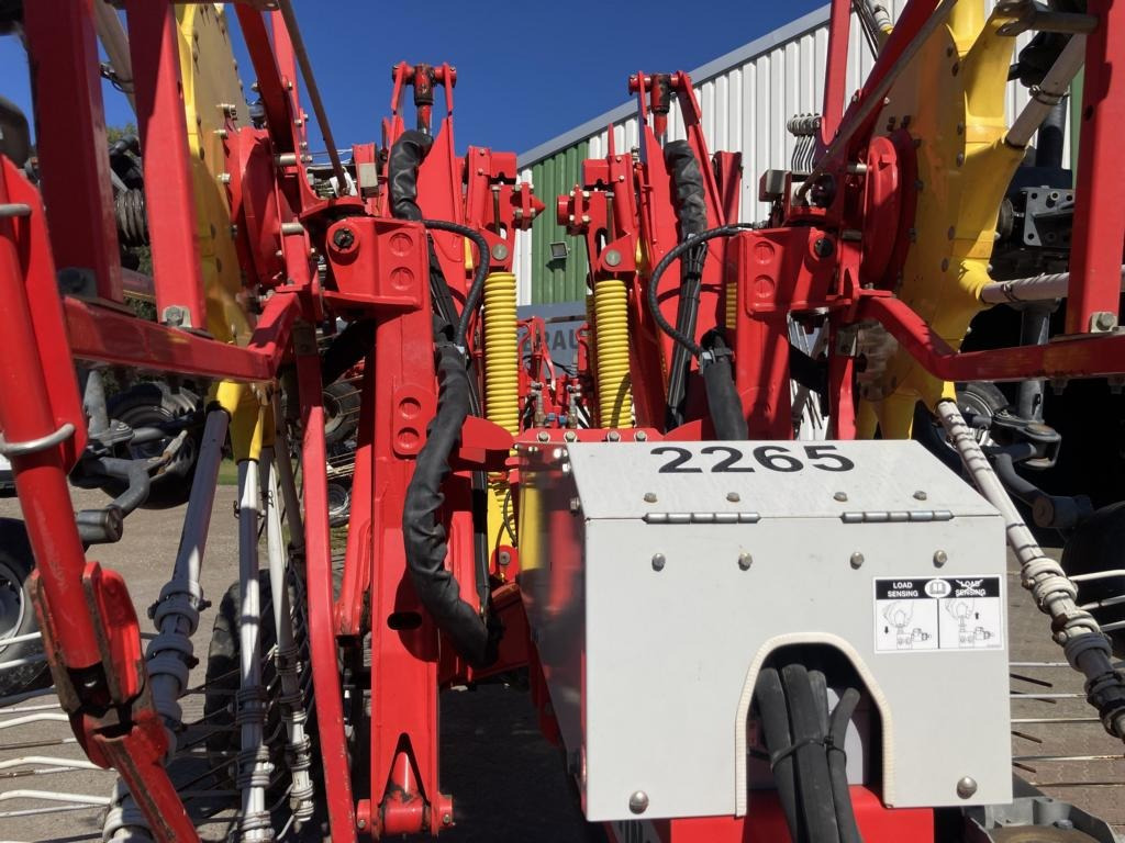 Pöttinger TOP 1252 C - Prevrtač sijena/ Grabulje: slika Pöttinger TOP 1252 C - Prevrtač sijena/ Grabulje Pöttinger TOP 1252 C - Prevrtač sijena/ Grabulje: slika Pöttinger TOP 1252 C - Prevrtač sijena/ Grabulje