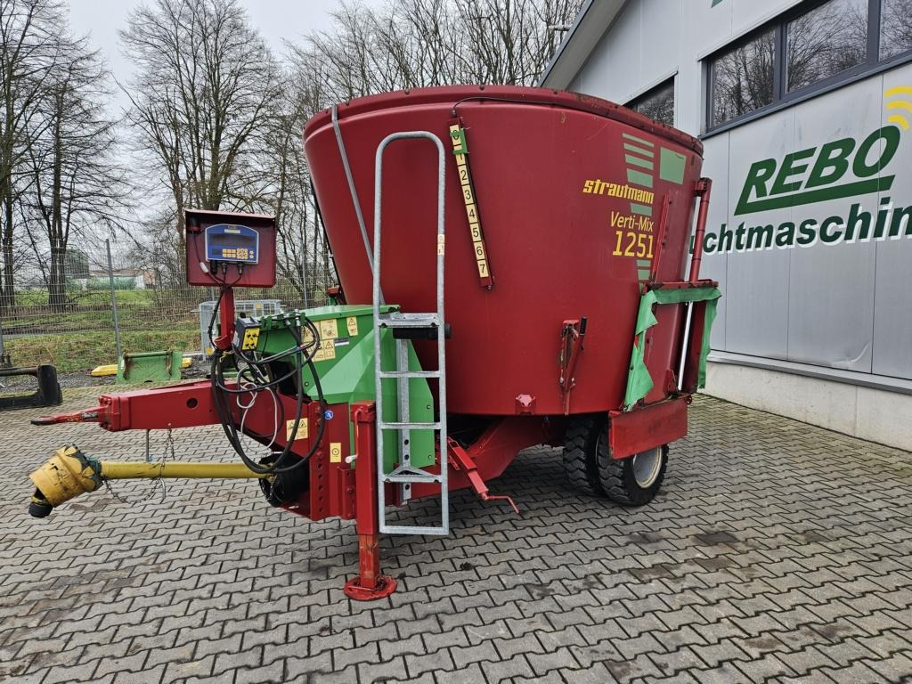 Strautmann VERTI-MIX 1251 - Vagon-miješalica za krmivo: slika Strautmann VERTI-MIX 1251 - Vagon-miješalica za krmivo Strautmann VERTI-MIX 1251 - Vagon-miješalica za krmivo: slika Strautmann VERTI-MIX 1251 - Vagon-miješalica za krmivo