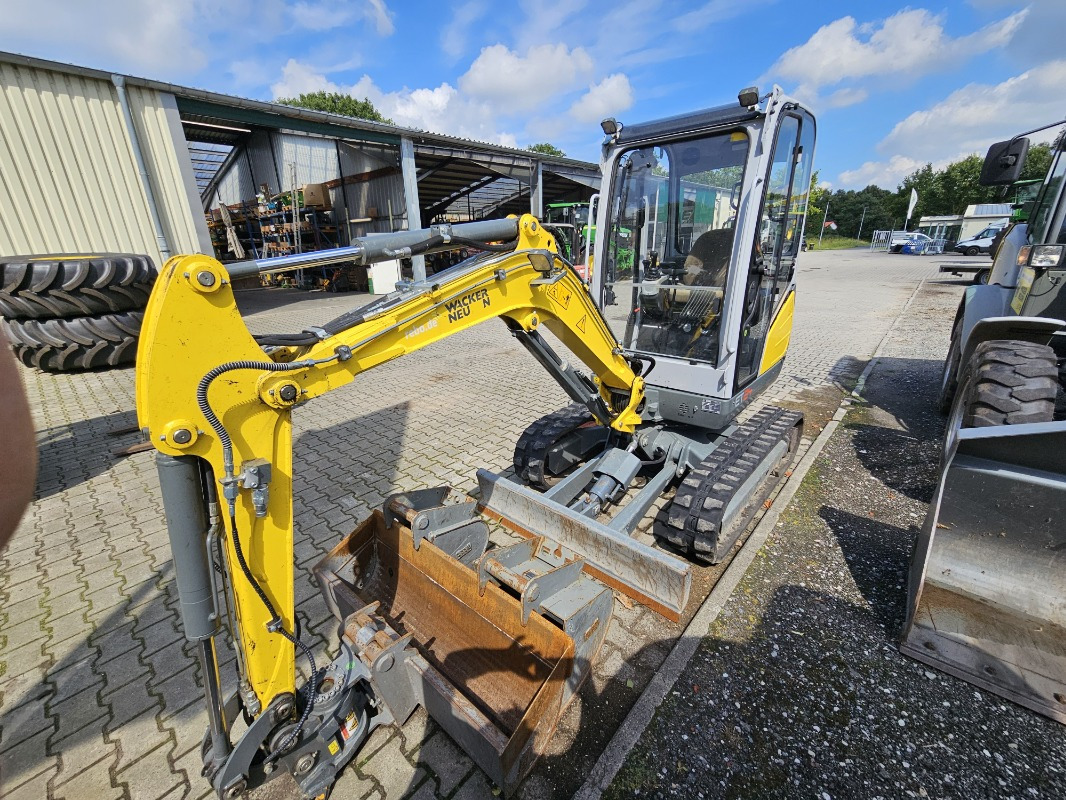 Wacker ET 24 - Mini bager: slika Wacker ET 24 - Mini bager Wacker ET 24 - Mini bager: slika Wacker ET 24 - Mini bager