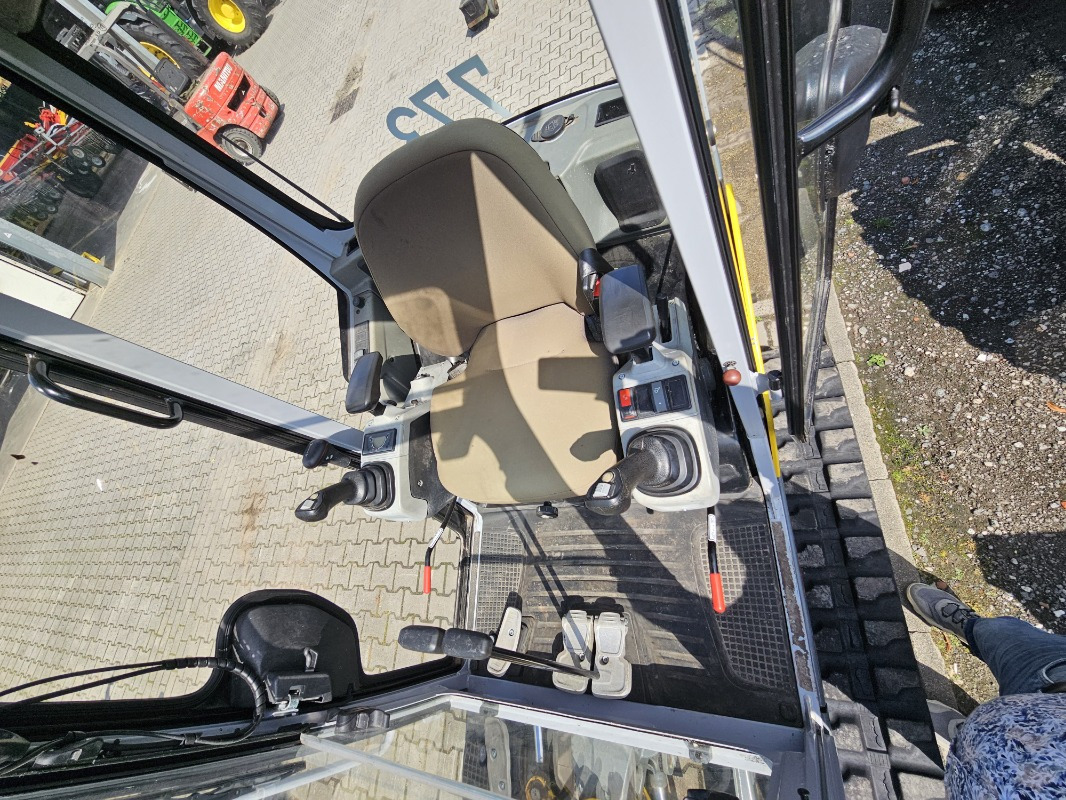 Wacker ET 24 - Mini bager: slika Wacker ET 24 - Mini bager Wacker ET 24 - Mini bager: slika Wacker ET 24 - Mini bager