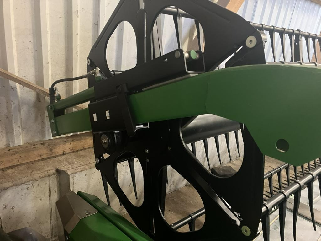 Zürn PREMIUM FLOW 725 PF - Heder za kombajn: slika Zürn PREMIUM FLOW 725 PF - Heder za kombajn Zürn PREMIUM FLOW 725 PF - Heder za kombajn: slika Zürn PREMIUM FLOW 725 PF - Heder za kombajn