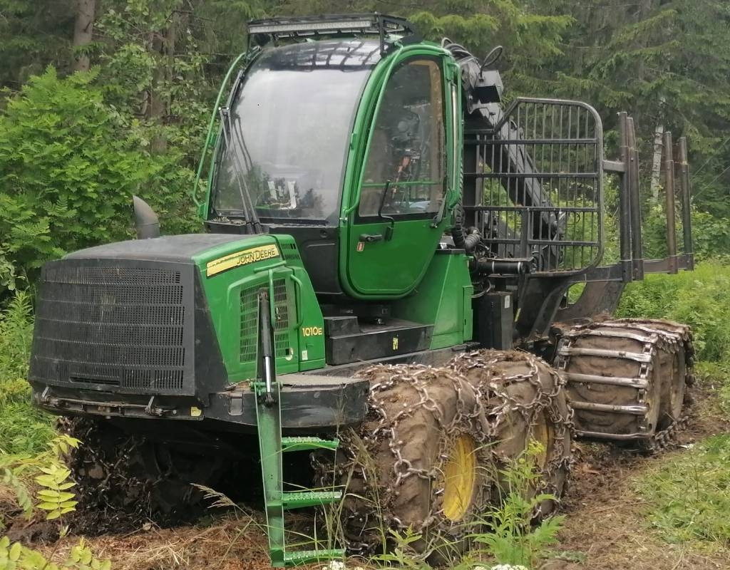 John Deere 1010 E - Forvarder: slika John Deere 1010 E - Forvarder John Deere 1010 E - Forvarder: slika John Deere 1010 E - Forvarder