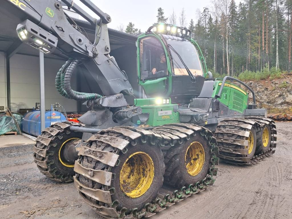 John Deere 1170G - Kombajn za šumarstvo: slika John Deere 1170G - Kombajn za šumarstvo John Deere 1170G - Kombajn za šumarstvo: slika John Deere 1170G - Kombajn za šumarstvo
