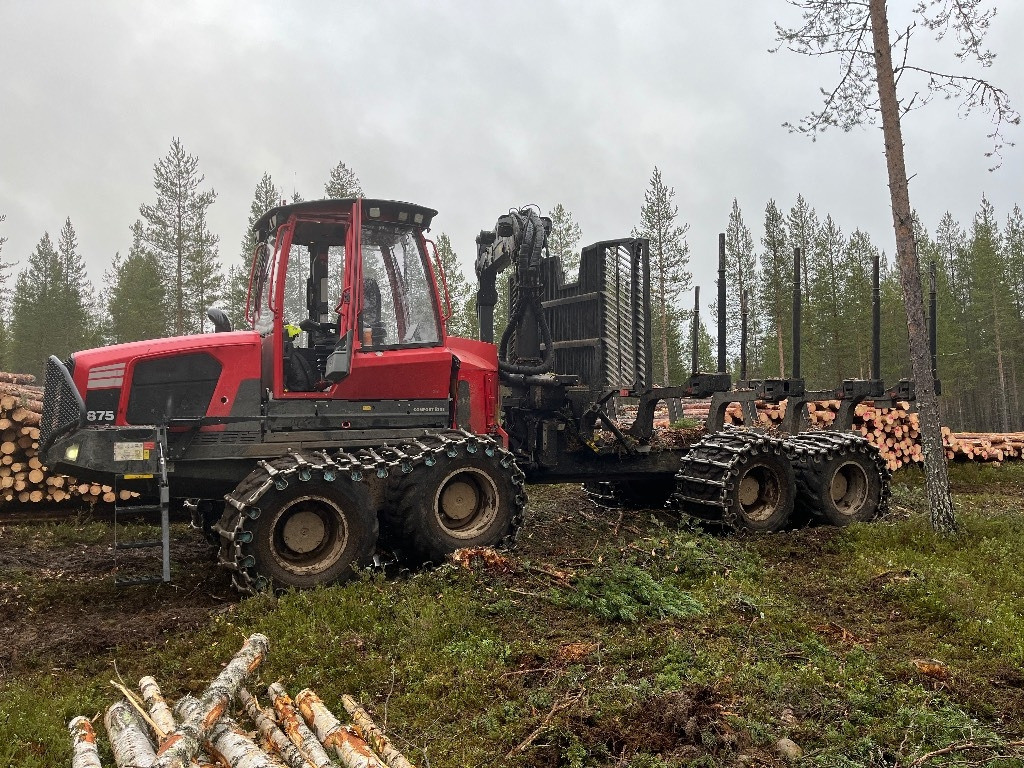 Komatsu 875 - Forvarder: slika Komatsu 875 - Forvarder Komatsu 875 - Forvarder: slika Komatsu 875 - Forvarder