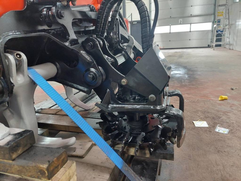 Šumarski stroj za krčenje Komatsu C123: slika Šumarski stroj za krčenje Komatsu C123