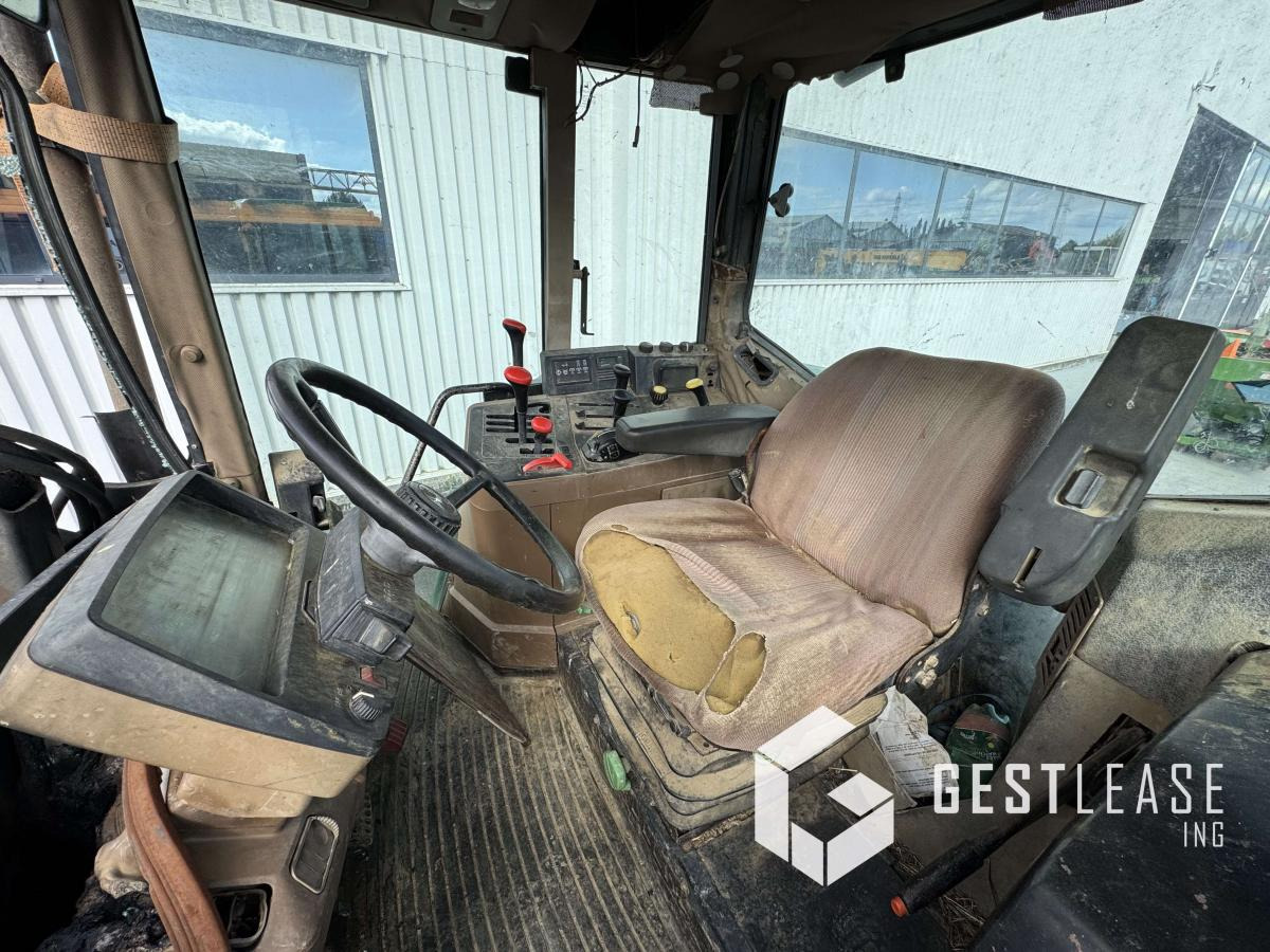 Traktor John Deere 6400 4RM: slika Traktor John Deere 6400 4RM