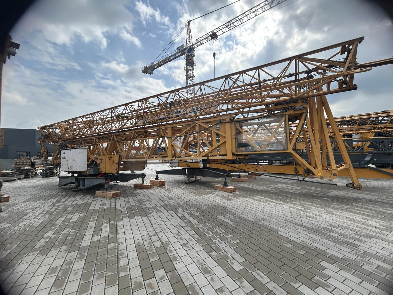 Liebherr 71k - Toranjska dizalica: slika Liebherr 71k - Toranjska dizalica Liebherr 71k - Toranjska dizalica: slika Liebherr 71k - Toranjska dizalica