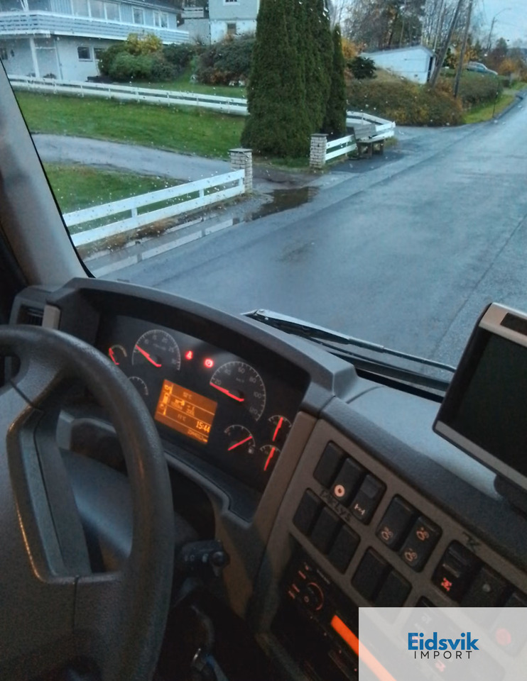 VOLVO EF 340 - Kiper: slika VOLVO EF 340 - Kiper VOLVO EF 340 - Kiper: slika VOLVO EF 340 - Kiper